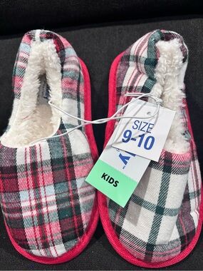 Kids Plaid Fleece Lined Slippers in Red, Green & White